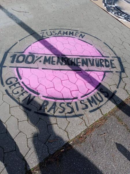 Pink gegen Rassismus