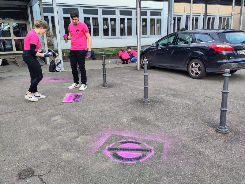 Pink gegen Rassismus