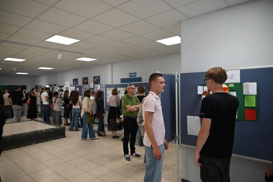 Darstellung der Plakate im Lichthof