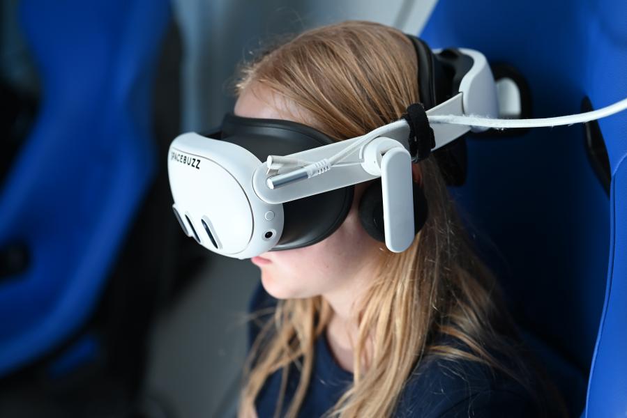 Auf VR-Reise durch das All