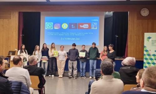Eltern im Gespräch mit den SIBI-Medienscouts 